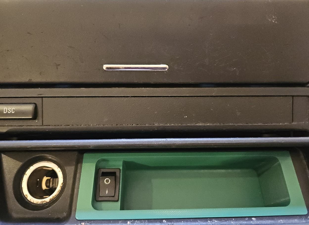 Switched 12-Volt Ashtray Insert — image 1 of 3
