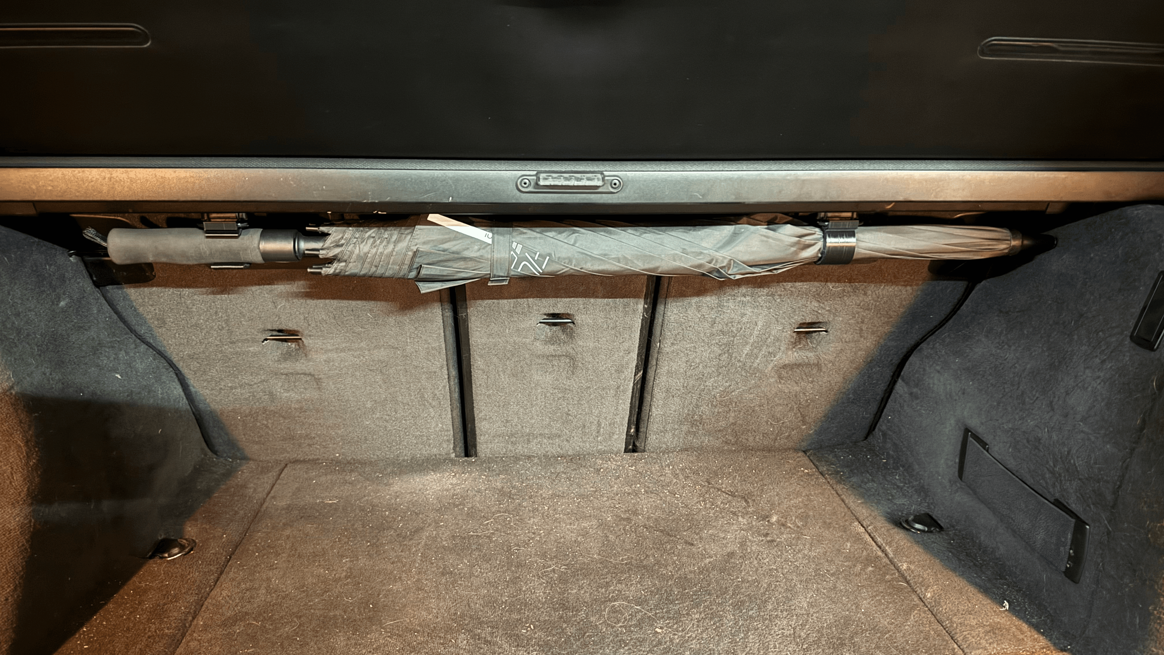 Touring Boot-Lid Umbrella Mount — image 1 of 3