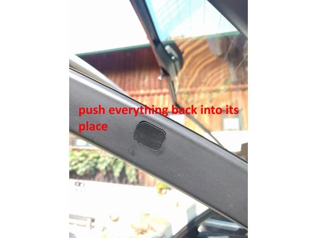 Touring Tailgate Side-Cover Clip — image 1 of 5