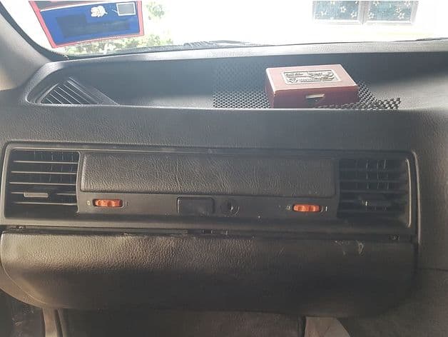 Passenger Air-Vent Knob and Linkage Set