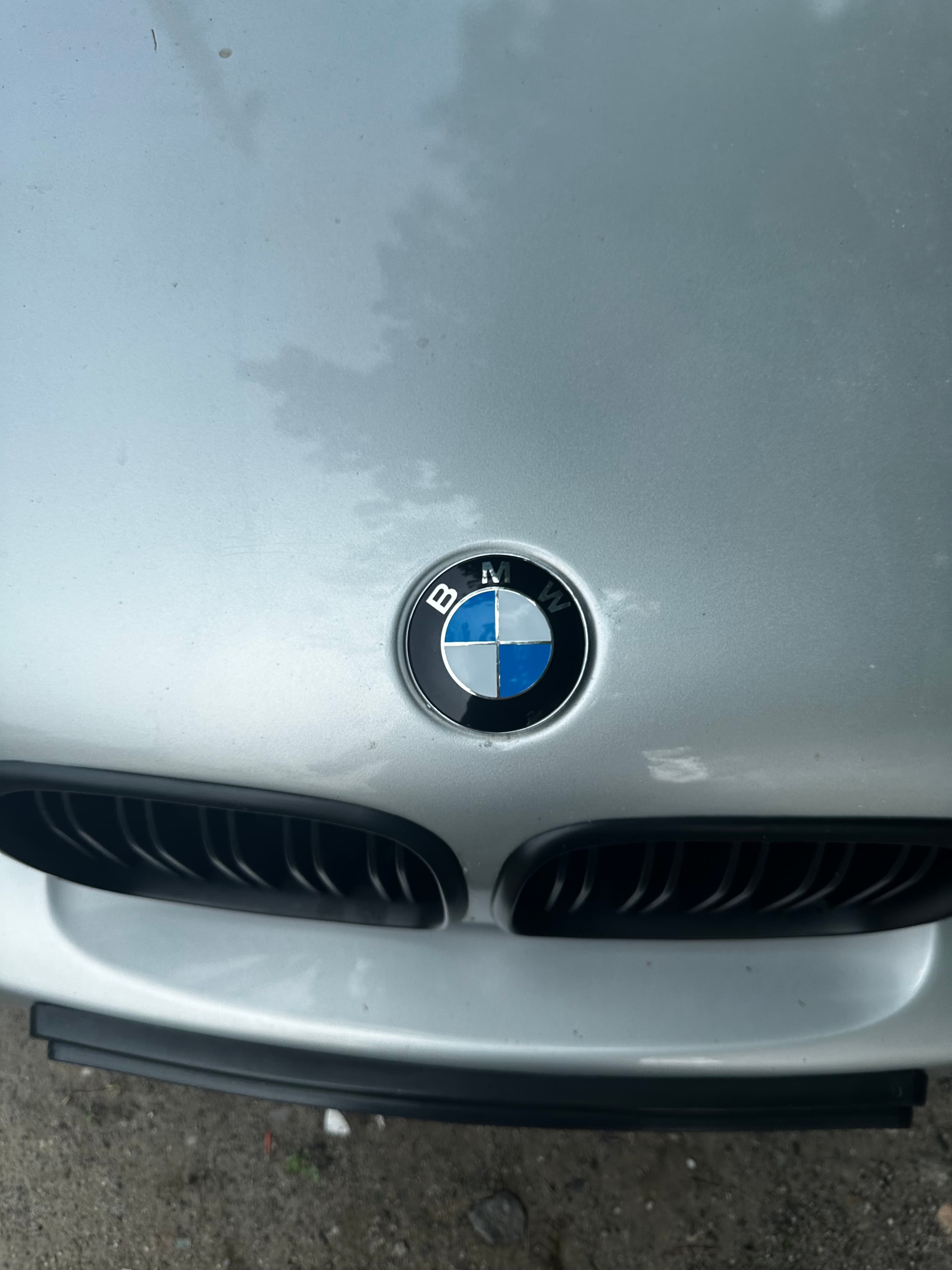 Hood-Roundel Mounting Clip