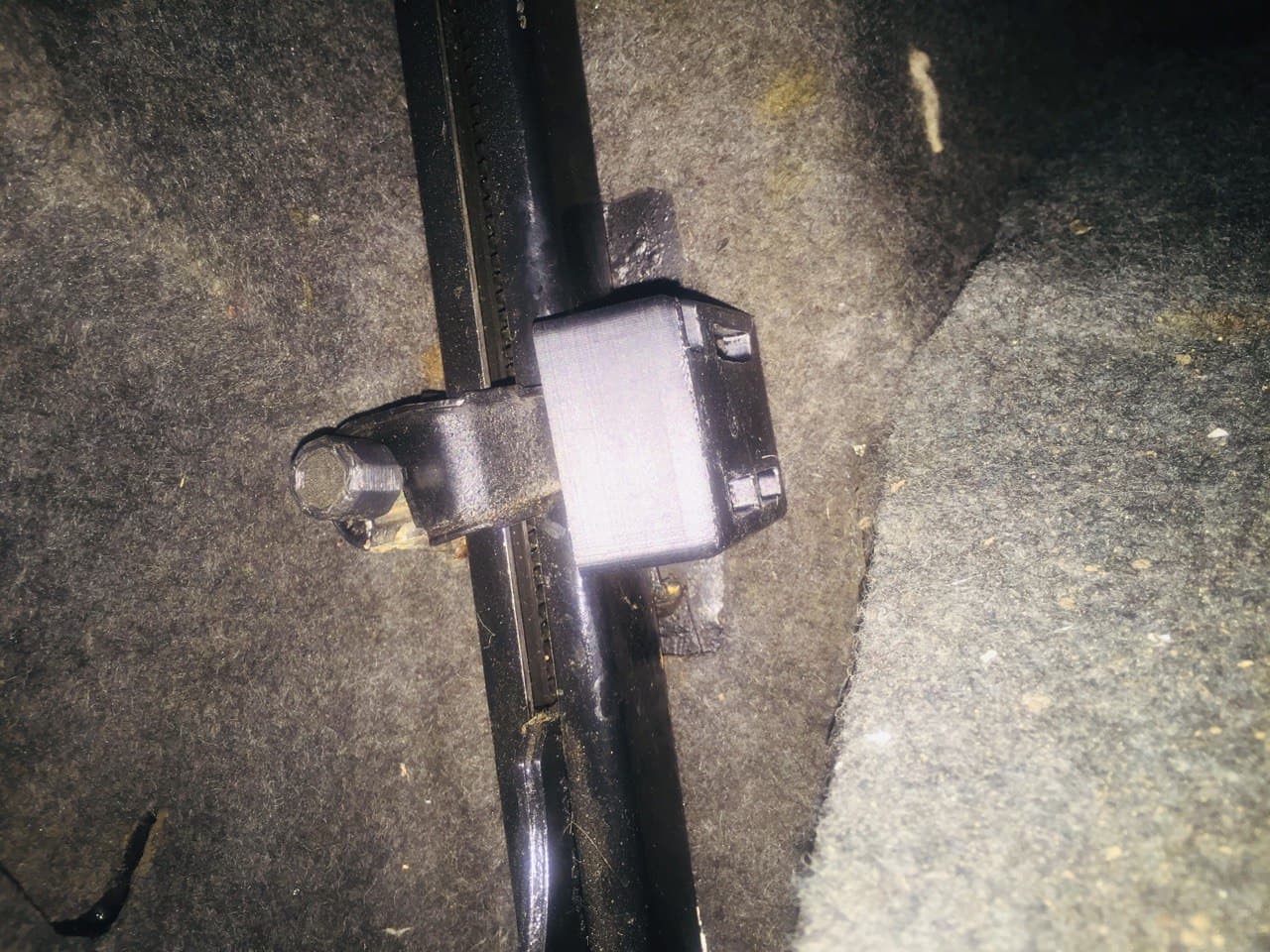 Luggage-Compartment Jack-Mount Cap