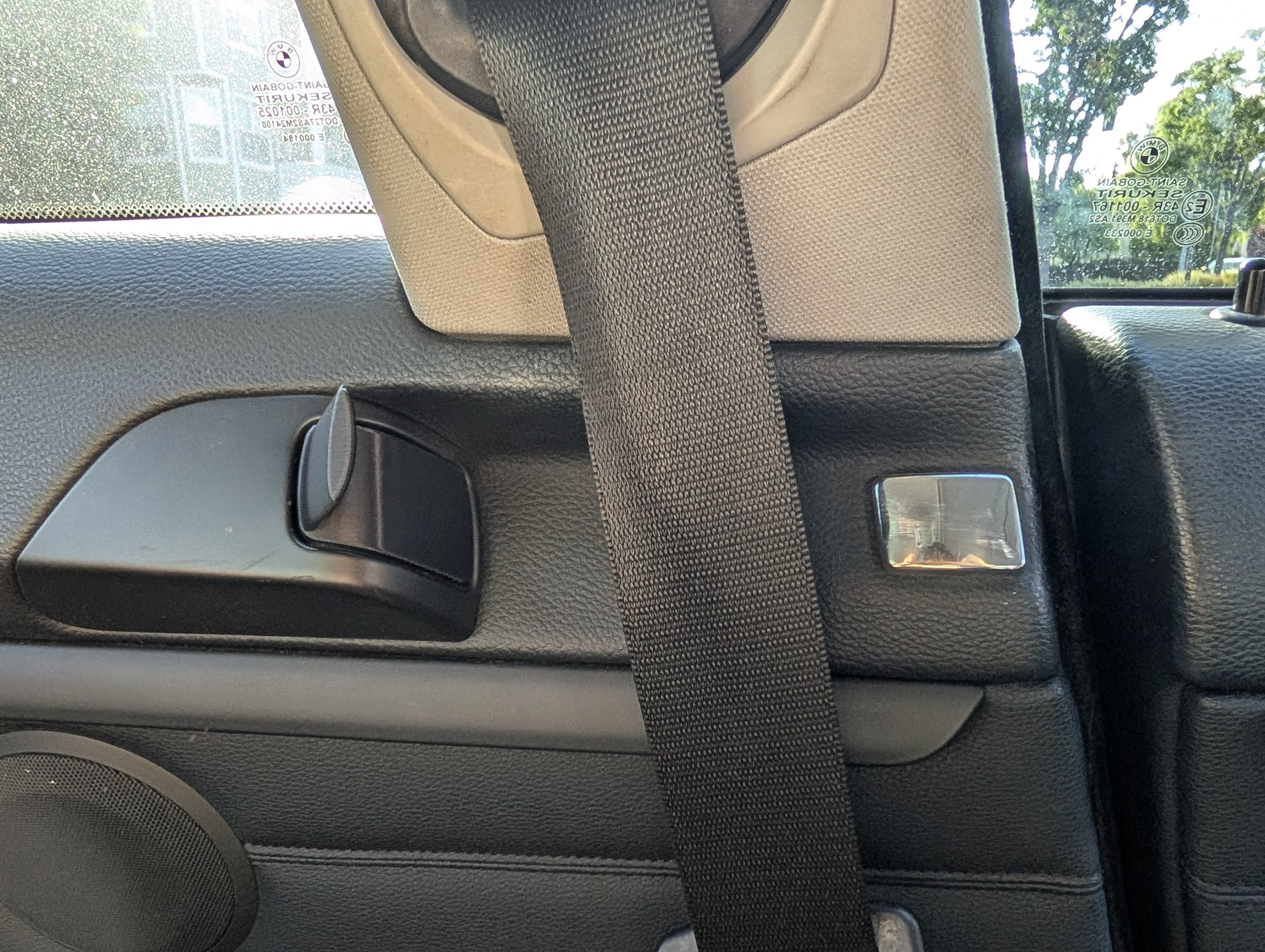 E92 Seat-Belt Presenter Extension Hook