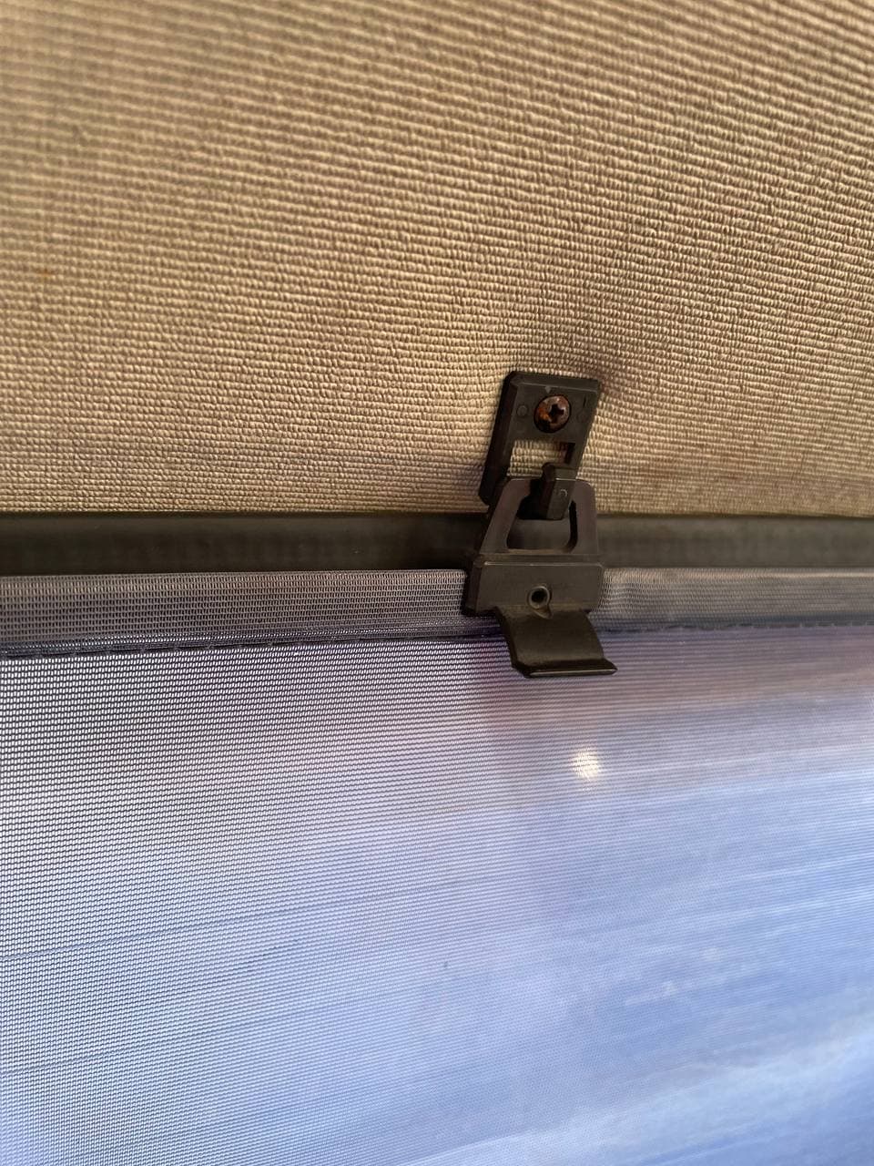 Rear-Sunshade Roof Hook