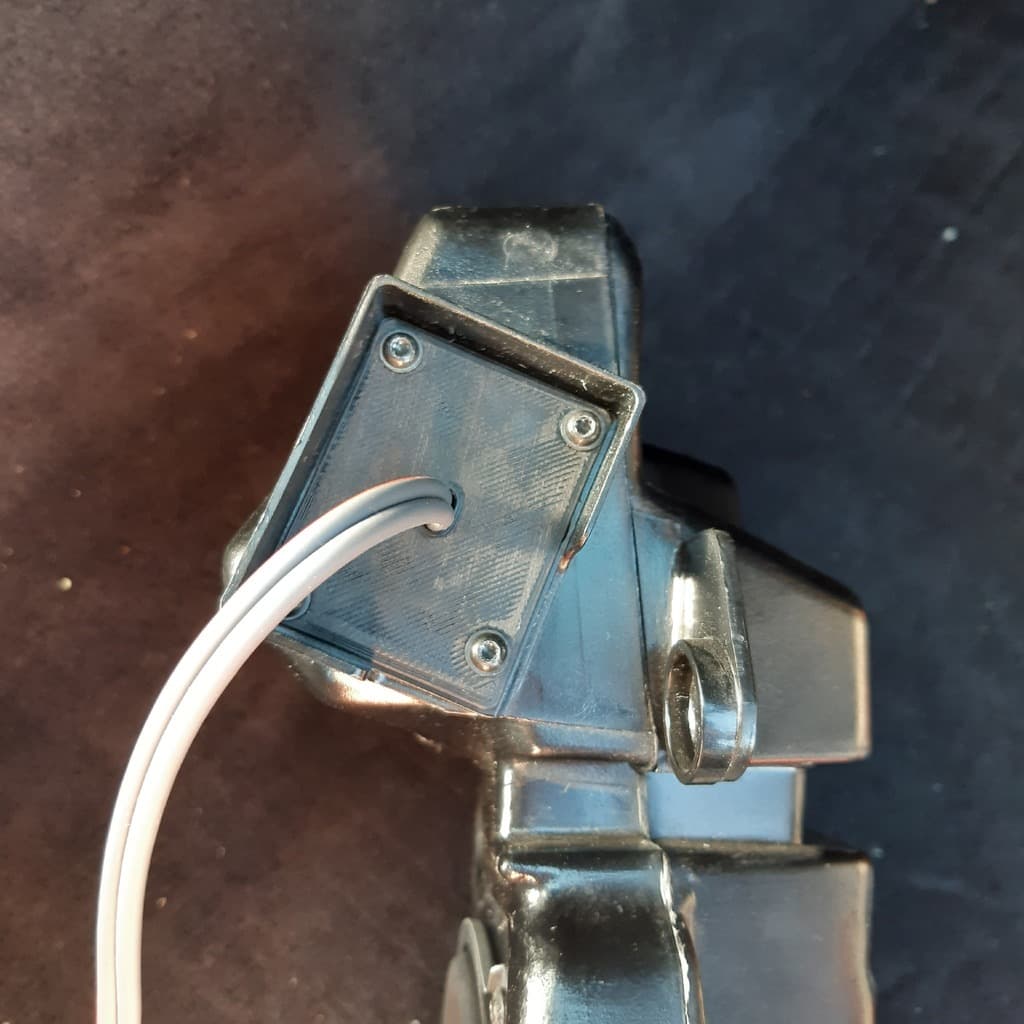 Speaker-Enclosure Sealing Plate