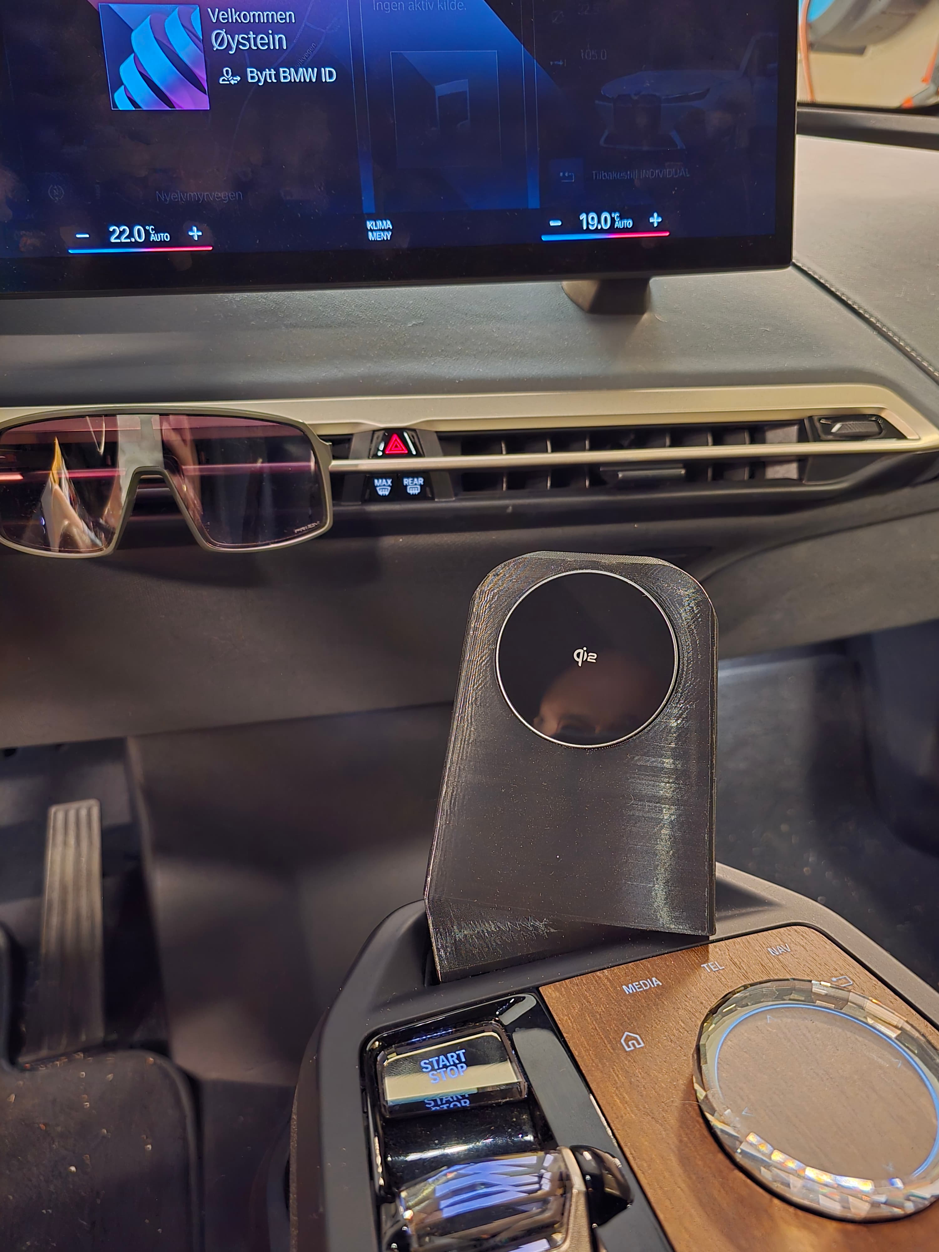 ESR Mini Qi2 Center-Console Phone Mount