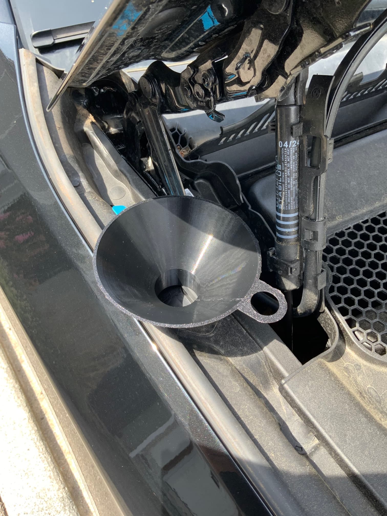 G30 / G31 Washer-Fluid Filler Funnel