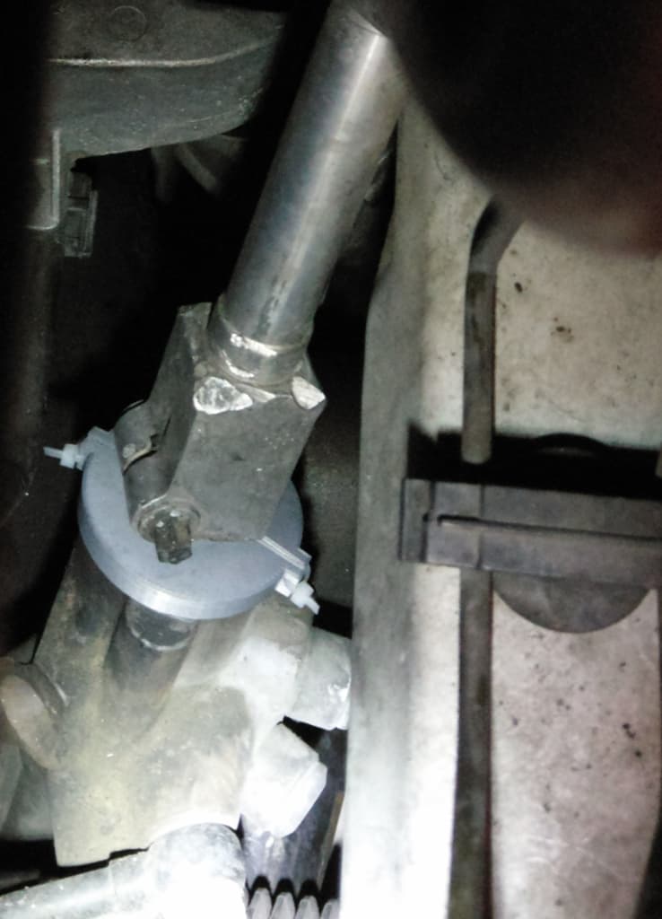 Steering-Gear Input Dust Cover