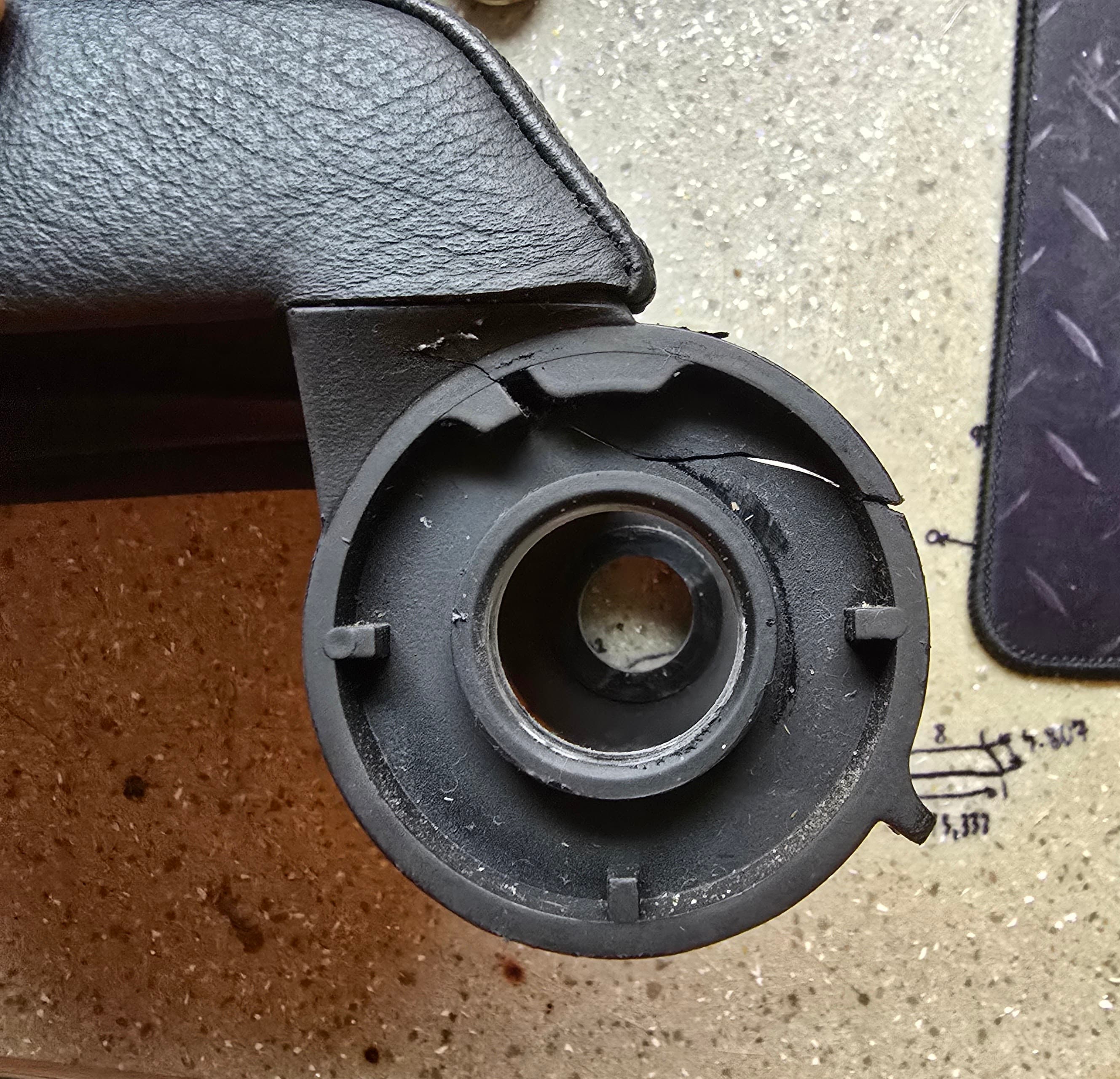 repair wheel for the armrest joint — image 1 of 1